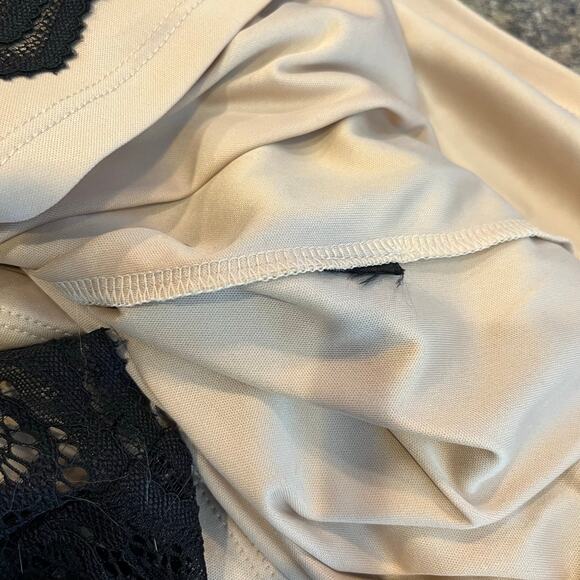 Express Black V Neck Lace Mini Dress Size 0 - Picture 6 of 8